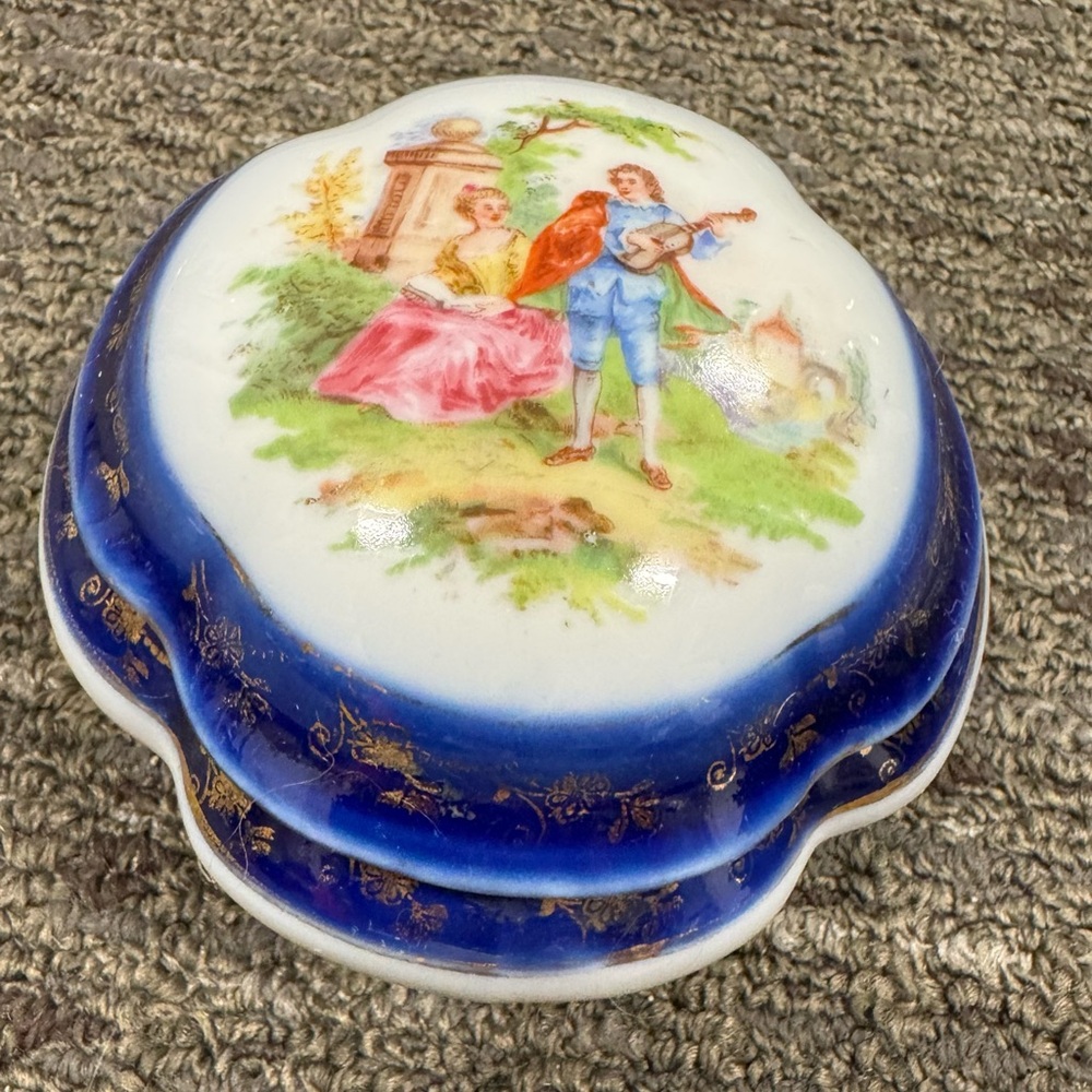 Vintage Martinroda German Porcelain Trinket Jewelry Box W/gold Plated Footings.